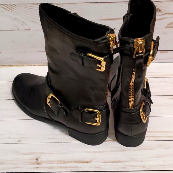 Boots - Picture 3 of 4